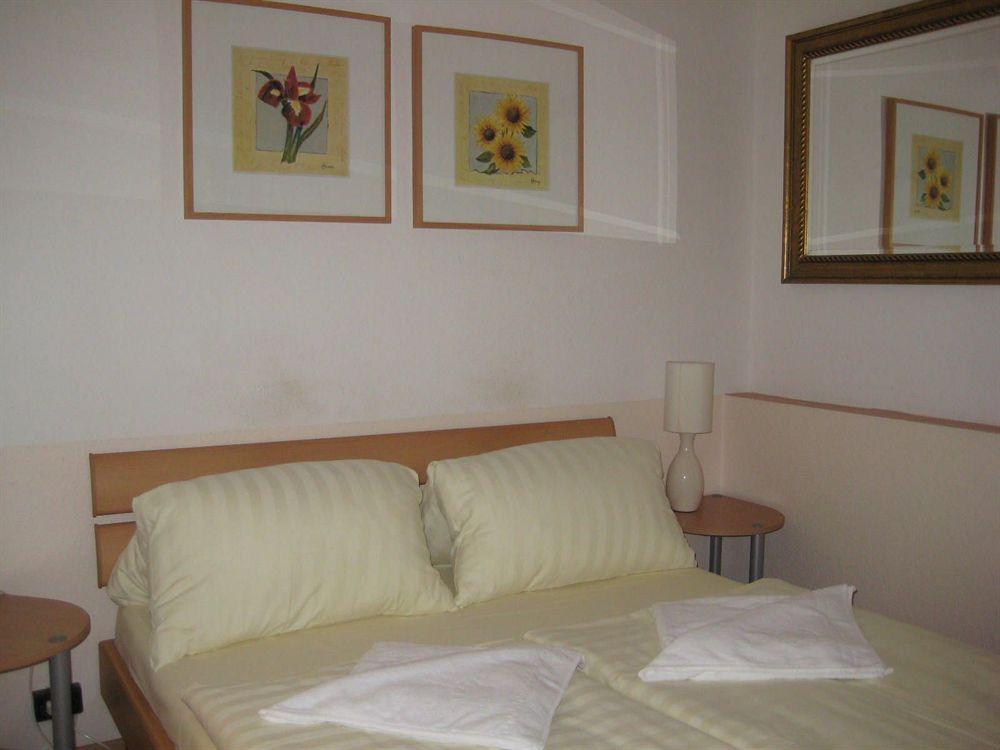 Hotel Pension Waizenegger Am Kurfuerstendamm Berlin Zewnętrze zdjęcie