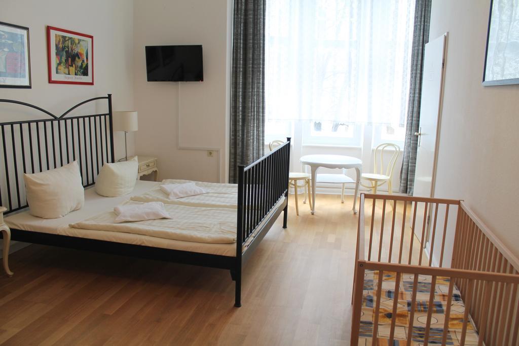 Hotel Pension Waizenegger Am Kurfuerstendamm Berlin Zewnętrze zdjęcie