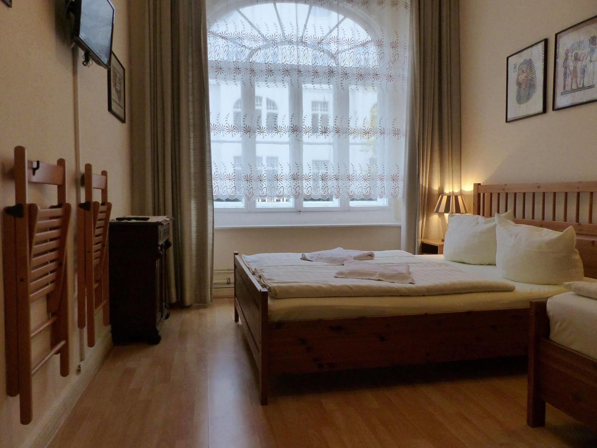 Hotel Pension Waizenegger Am Kurfuerstendamm Berlin Zewnętrze zdjęcie