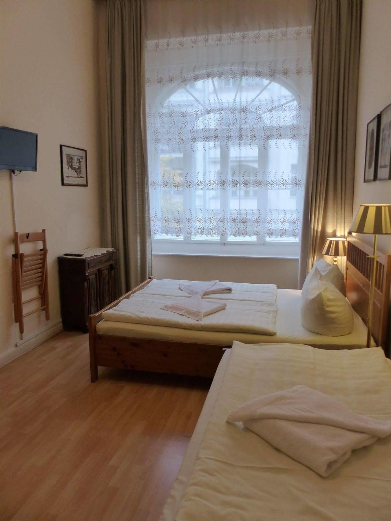Hotel Pension Waizenegger Am Kurfuerstendamm Berlin Zewnętrze zdjęcie