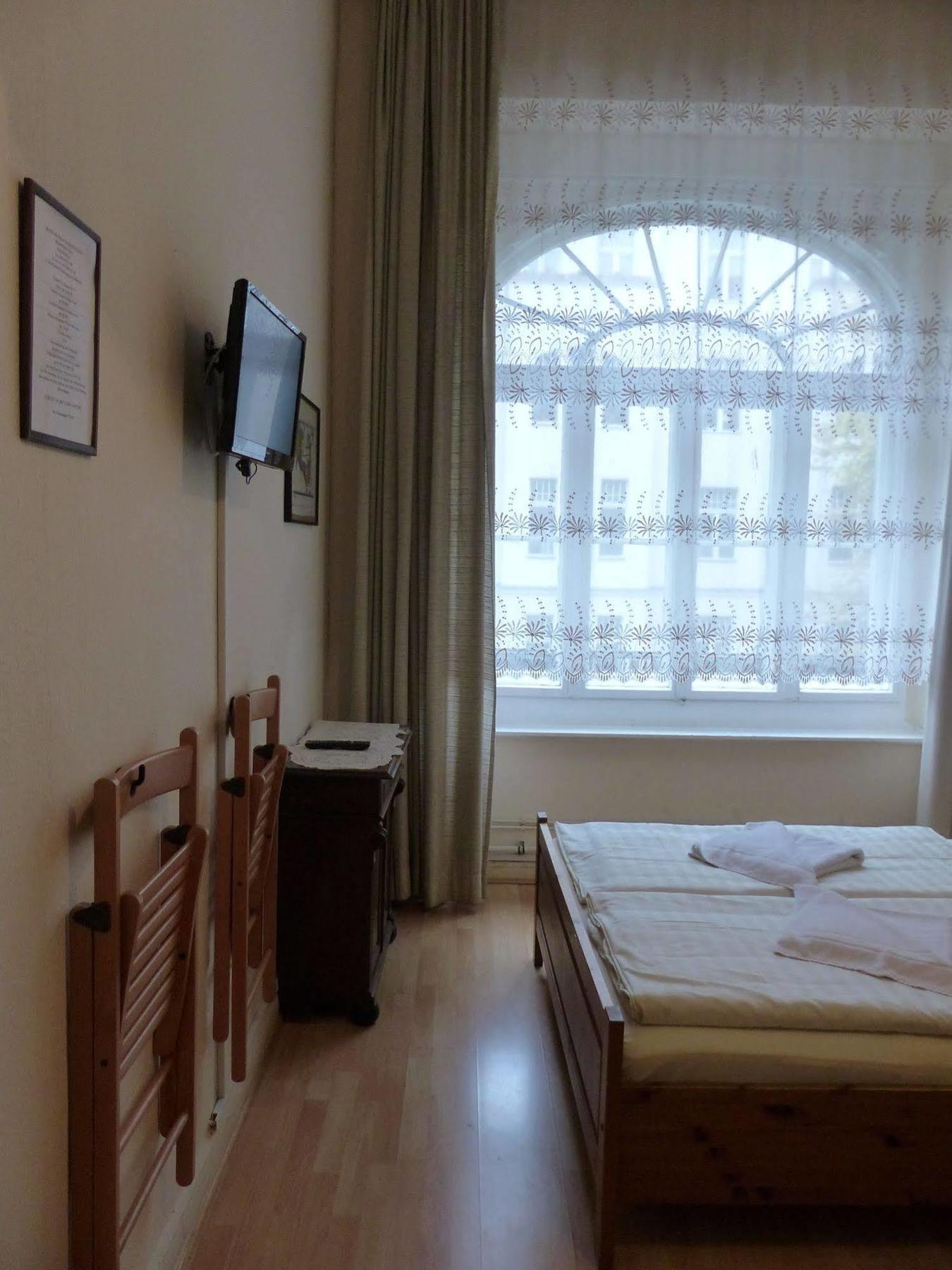 Hotel Pension Waizenegger Am Kurfuerstendamm Berlin Zewnętrze zdjęcie